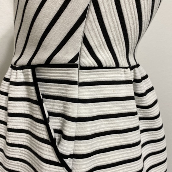 Maeve Anthropologie Black & White Mitred Striped Fit & Flare Dress Size 0 - Picture 5 of 5
